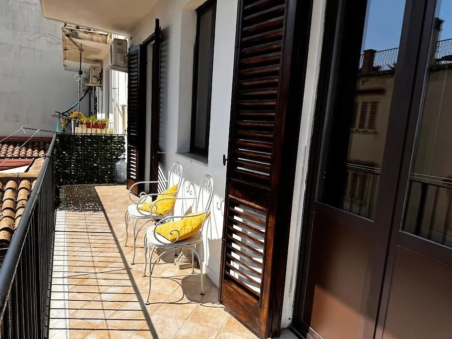 דירות טאורמינה Mf House 0*,  איטליה